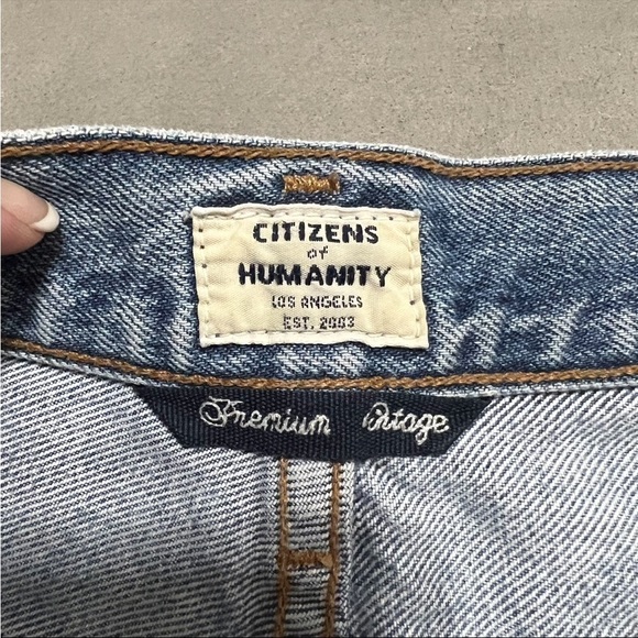 CITIZENS OF HUMANITY Danielle Cut-Off Shorts - Picture 7 of 10
